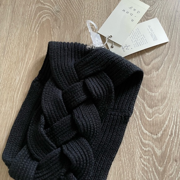 Braided Knit Head Wrap - Picture 2 of 6